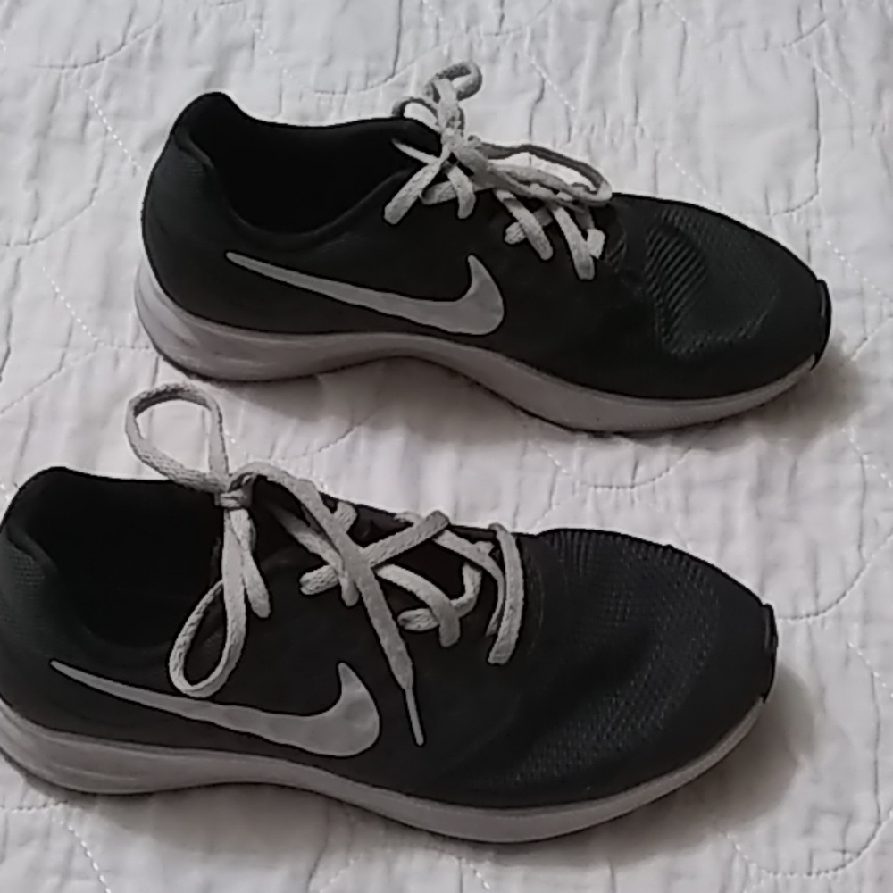 Nike youth shoes